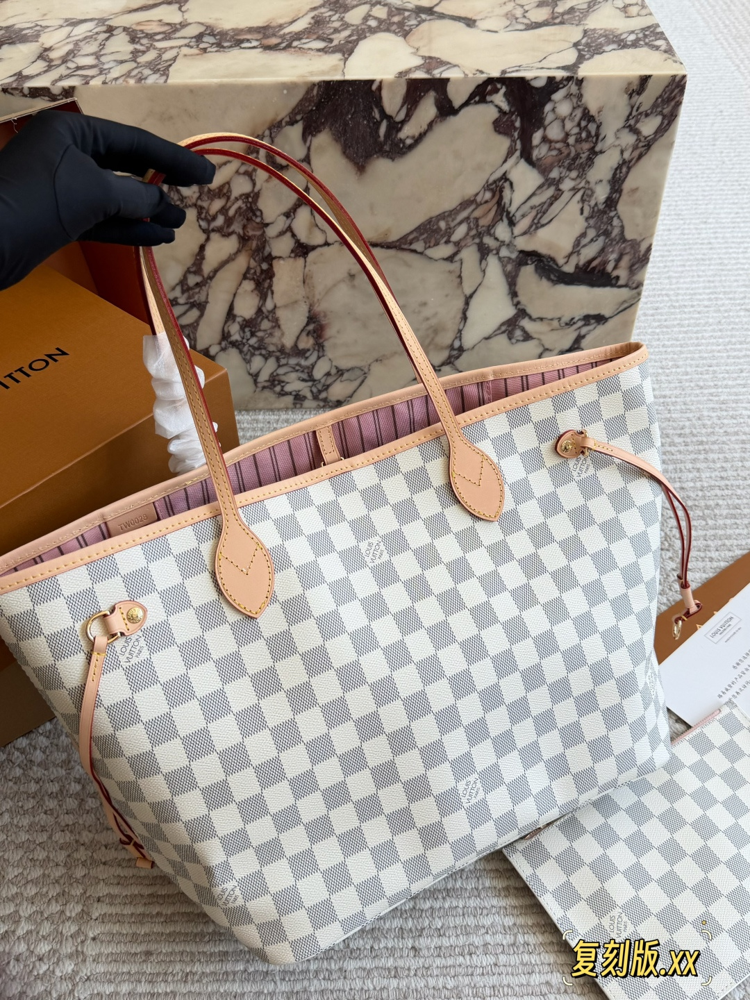 LV Monogram Handbag Detachable Strap Zipper Closure 2